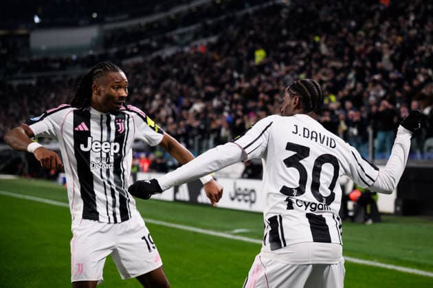 Juventus FC v US Cremonese - Serie A Jonathan David of Juventus FC celebrates with Khephren Thuram of Juventus FC after scoring a goal during the Serie A football match between Juventus FC and US Cremonese. Turin Italy Copyright: xNicolòxCampox