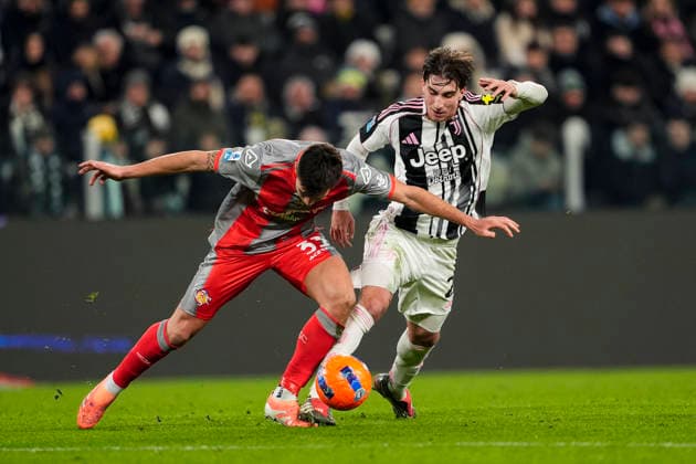 Cremonese s Alberto Grassi fights for the ball with Juventus™ Fabio Miretti during the Serie A soccer match between Juventus Fc and Cremonese the Juventus Stadium in Turin, north west Italy - January 12, 2026. - Soccer  Copyright: xFabioxFerrari LaPressex