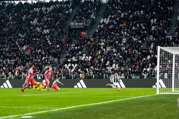 Juventus™ Weston McKennie scoring the 4-0 goal for his team during the Serie A soccer match between Juventus Fc and Cremonese the Juventus Stadium in Turin, north west Italy - January 12, 2026. - Soccer  Copyright: xFabioxFerrari LaPressex