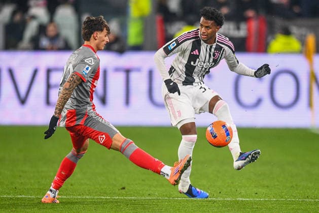 2026-01-12 Juventus FC v US Cremonese - Serie A TURIN, ITALY - JANUARY 12: Romano Floriani of US Cremonese, Juan Cabal of Juventus FC during the Serie A match between Juventus FC and US Cremonese at Allianz Stadium on January 12, 2026 in Turin, Italy. (Photo by Alberto Gandolfo BSR Agency) Turin Italy Content not available for redistribution in The Netherlands directly or indirectly through any third parties. Copyright: xBSRxAgencyx