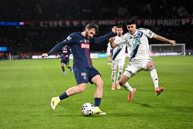 Paris Saint-Germain v Paris FC - French Cup 2025 2026 28 Thibault DE SMET (pfc) - 07 Khvicha KVARATSKHELIA (psg) during the French Cup match between Paris and Paris on January 12, 2026 at Parc des Princes in Paris, France. Paris France  Copyright: xFEPx 776440462