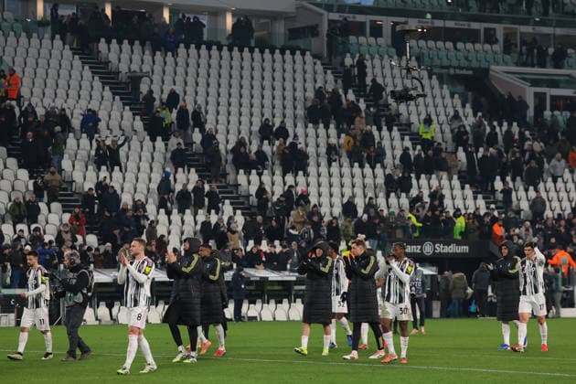 Turin, Italy, 12th January 2026. Juventus players applauds the fans following the final whistle of the Juventus vs US Cremonese Serie A match at Allianz Stadium, Turin. Picture credit should read: Jonathan Moscrop Sportimage EDITORIAL USE ONLY. No use with unauthorised audio, video, data, fixture lists, club league logos or live services. Online in-match use limited to 120 images, no video emulation. No use in betting, games or single club league player publications. SPI_073_JM_JUVE_CREMONESE_ SPI-4412-0073