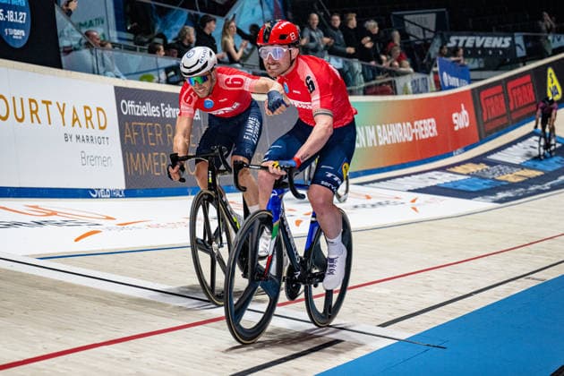 CONSONNI Simone, SCARTEZZINI Michele Sixdays Bremen 2026 Team 6 STARK BUILDING CONSONNI Simone ITA Black SCARTEZZINI Michele ITA Red Winner First Place Landscape horizontal Landscape Event Event Sixdays Bremen 2026 Category Category Cycling Track Cycling Sixdays Elite Men Location Location Europe Germany Bremen ÖVB Arena Discipline Madison Distance 1 Hour Date Date 12 01 2026 Monday Day 4