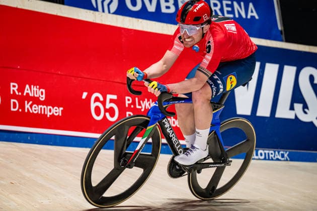 CONSONNI Simone Sixdays Bremen 2026 Team 6 STARK GEBÄUDEREINIGUNG CONSONNI Simone ITA Black Winner First Place Landscape horizontal Landscape Event Event Sixdays Bremen 2026 Category Category Cycling Track Cycling Sixdays Elite Men Location Location Europe Germany Bremen ÖVB Arena Discipline Madison Distance 1 Hour Date Date 12 01 2026 Monday Day 4