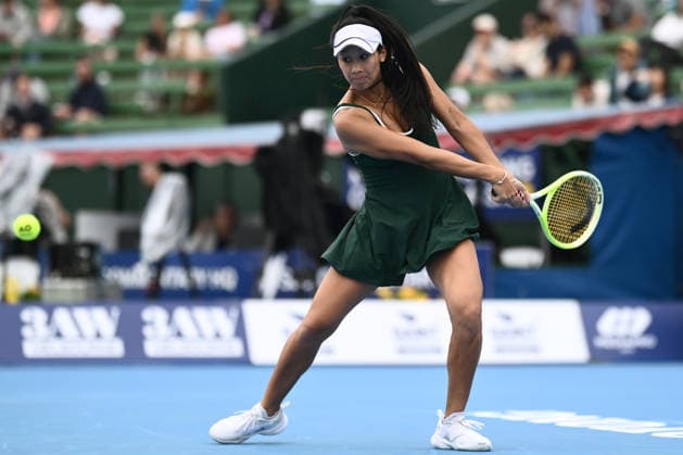 TENNIS KOOYONG CLASSIC, Priscilla Hon of Australia in action against Donna Vekic of Croatia during the Kooyong Classic at the Kooyong Lawn Tennis Club in Melbourne, Tuesday, January 13, 2026. ( NO ARCHIVING, EDITORIAL USE ONLY MELBOURNE VICTORIA AUSTRALIA  Copyright: xJOELxCARRETTx 20260113189616888145