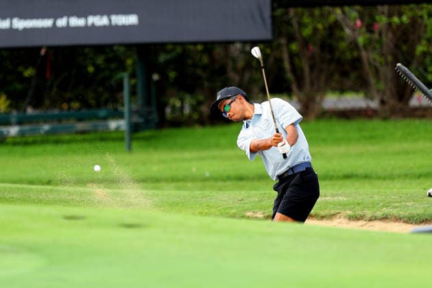 January 12, 2026 - Anson Cabello chips from the green side bunker on the 6th hole during a Practice Round prior to the 2026 Sony Open in Hawaii at Waialae Country Club in Honolulu, HI - CSM Honolulu USA - ZUMAc04_ 20260112_zma_c04_030 Copyright: xAndrewxLeex