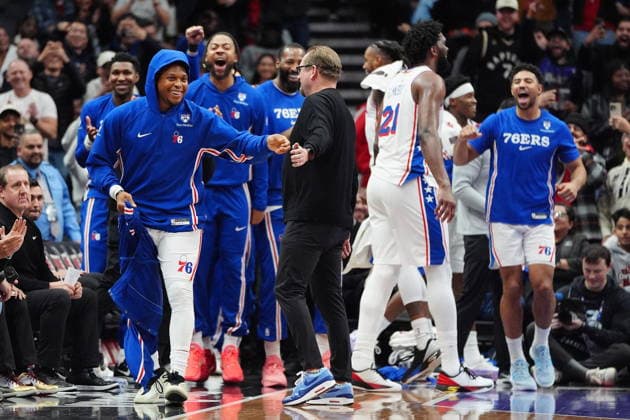 January 12, 2026, Toronto, On, CANADA: Philadelphia 76ers cheer on as their teammate Kyle Lowry is brought into the game by head coach Nick Nurse in the final minutes of second half NBA, Basketball Herren, USA basketball action against their former team, the Toronto Raptors, in Toronto, Monday, Jan. 12, 2026. Canada News - January 12, 2026 - ZUMAc35_ 20260112_zaf_c35_082 Copyright: xFrankxGunnx