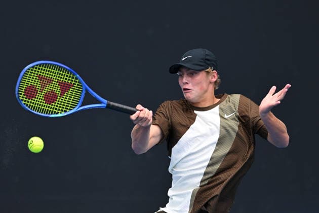 TENNIS AUSTRALIAN OPEN QUALIFYING, Cruz Hewitt of Australia in action against Michael Zheng of the USA during their qualifying match for the Australian Open tennis tournament at Melbourne Park in Melbourne, Tuesday, January 13, 2026. ( NO ARCHIVING, EDITORIAL USE ONLY MELBOURNE VICTORIA AUSTRALIA  Copyright: xJAMESxROSSx 20260113142817190798