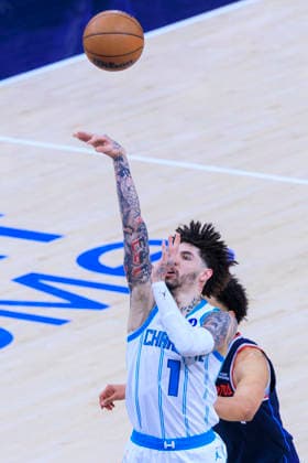 January 12, 2026, Inglewood, California, USA: LaMelo Ball 1 of the Charlotte Hornets puts up a shot during their 2025 NBA, Basketball Herren, USA regular season game against the Los Angeles Clippers on Monday January 12, 2026 at Intuit Dome Arena in Inglewood, California. JAVIER ROJAS PI Inglewood USA - ZUMAp124 20260112_zaa_p124_008 Copyright: xJavierxRojasx