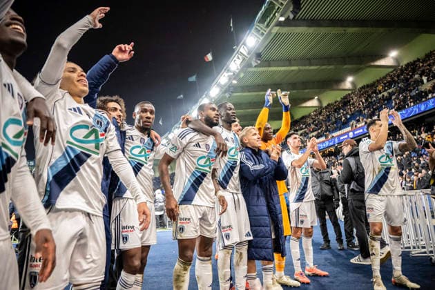 French Cup - PSG v Paris FC Paris FC players after the French Cup round of 32 football match between Paris Saint-Germain (PSG) and Paris FC at the Parc des Princes stadium in Paris on January 12, 2026. Photo by Eliot Blondet ABACAPRESS.COM Paris France France  Copyright: xBlondetxEliot ABACAx