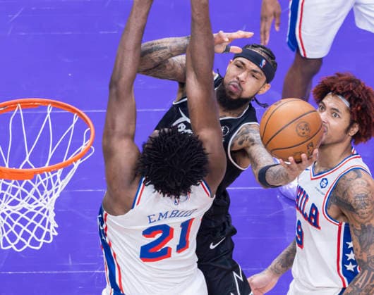 (260113) -- TORONTO, Jan. 13, 2026 -- Brandon Ingram (2nd L) of Toronto Raptors goes for a layup during the 2025-2026 NBA, Basketball Herren, USA regular season game between Toronto Raptors and Philadelphia 76ers in Toronto, Canada, on Jan. 12, 2026. (Photo by Xinhua) (SP)CANADA-TORONTO-BASKETBALL-NBA-76ERS VS RAPTORS ZouxZheng 