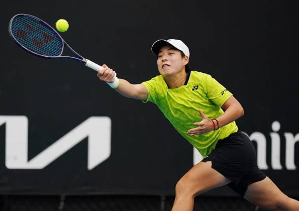 (260113) -- MELBOURNE, Jan. 13, 2026 -- Bai Zhuoxuan of China hits a return during the women s singles qualifying 1st round match against Alina Korneeva of Russia at Australian Open tennis tournament in Melbourne, Australia, Jan. 13, 2026. (Photo by Xinhua) (SP)AUSTRALIA-MELBOURNE-TENNIS-AUSTRALIAN OPEN-WOMEN S SINGLES-QUALIFYING WangxShen 