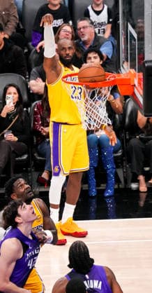 (260113) -- SACRAMENTO, Jan. 13, 2026 -- Los Angeles Lakers LeBron James (back) makes a three-point field goal during the 2025-2026 NBA, Basketball Herren, USA regular season game between Sacramento Kings and Los Angeles Lakers in Sacramento, the United States, on Jan. 12, 2026. (Photo by Xinhua) (SP)U.S.-SACRAMENTO-BASKETBALL-NBA-KINGS VS LAKERS SunxYuxuan 