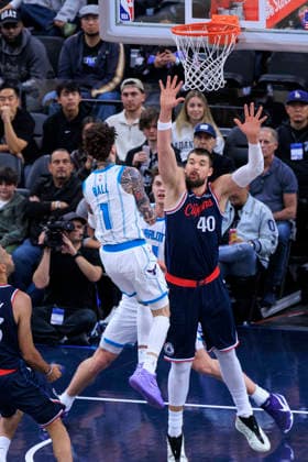 January 12, 2026, Los Angeles, California, USA: Ivica Zubac 40 of the Los Angeles Clippers tries to block a shot by LaMelo Ball 1 of the Charlotte Hornets as he goes for a shot during their 2025 NBA, Basketball Herren, USA regular season game on Monday January 12, 2026 at Intuit Dome Arena in Inglewood, California. JAVIER ROJAS PI Los Angeles USA - ZUMAp124 20260112_zaa_p124_044 Copyright: xJavierxRojasx