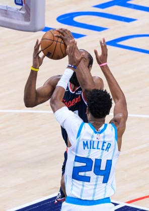 January 12, 2026, Los Angeles, California, USA: James Harden 1 of the Los Angeles Clippers is fouled by Brandon Miller 24 of the Charlotte Hornets as he goes for a shot during their 2025 NBA, Basketball Herren, USA regular season game on Monday January 12, 2026 at Intuit Dome Arena in Inglewood, California. JAVIER ROJAS PI Los Angeles USA - ZUMAp124 20260112_zaa_p124_046 Copyright: xJavierxRojasx