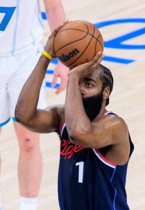January 12, 2026, Los Angeles, California, USA: James Harden 1 of the Los Angeles Clippers puts up a free throw during their 2025 NBA, Basketball Herren, USA regular season game against the Charlotte Hornets on Monday January 12, 2026 at Intuit Dome Arena in Inglewood, California. Harden reached 28,598 career points, surpassing Shaquille Oâ€⠢Neal to move into ninth place on the NBAâ€⠢s all-time scoring list. JAVIER ROJAS PI Los Angeles USA - ZUMAp124 20260112_zaa_p124_050 Copyright: xJavierxRojasx
