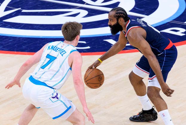 January 12, 2026, Los Angeles, California, USA: James Harden 1 of the Los Angeles Clippers is defended by Kon Knueppel 7 of the Charlotte Hornets during their 2025 NBA, Basketball Herren, USA regular season game on Monday January 12, 2026 at Intuit Dome Arena in Inglewood, California. Harden reached 28,598 career points, surpassing Shaquille Oâ€⠢Neal to move into ninth place on the NBAâ€⠢s all-time scoring list. JAVIER ROJAS PI Los Angeles USA - ZUMAp124 20260112_zaa_p124_052 Copyright: xJavierxRojasx