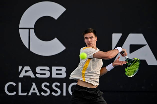 Fabian Marozsan (HUN) returns a shot from Gael Monfils (FRA) in his Men s singles match of the ASB Classic Men™s ATP, Tennis Herren 250 tennis tournament at Manuka Doctor Arena, Auckland, New Zealand on Tuesday 13 January 2026. Photo credit: Alan Lee Auckland New Zealand Copyright: xAlanxLeex xx