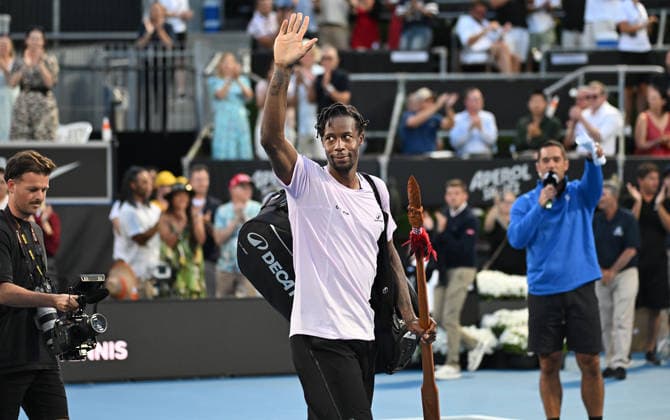 France™s Gael Monfils waves goodbye to fans after losing his first round singles match at the ASB Classic Men™s ATP, Tennis Herren 250 tennis tournament at Manuka Doctor Arena, Auckland,New Zealand. Tuesday 13 January 2026. Photo: Andrew Cornaga z Auckland New Zealand Copyright: xAndrewxCornaga x