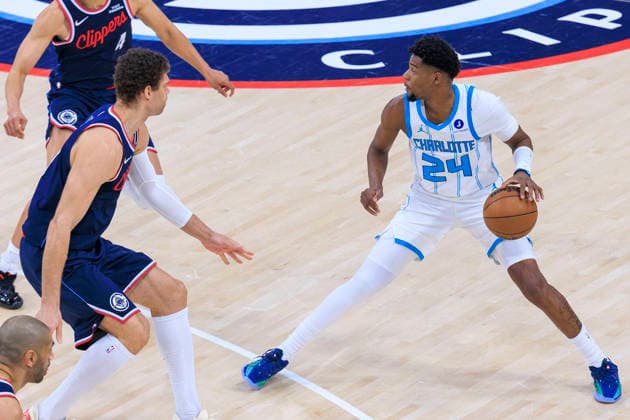 January 12, 2026, Inglewood, California, USA: Brandon Miller 24 of the Charlotte Hornets looks to pass during their 2025 NBA, Basketball Herren, USA regular season game against the Los Angeles Clippers on Monday January 12, 2026 at Intuit Dome Arena in Inglewood, California. JAVIER ROJAS PI Inglewood USA - ZUMAp124 20260112_zaa_p124_062 Copyright: xJavierxRojasx