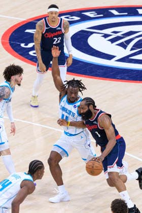 January 12, 2026, Inglewood, California, USA: Sion James 4 of the Charlotte Hornets defends against James Harden 1 of the Los Angeles Clippers in a 2025 NBA, Basketball Herren, USA regular season game on Monday January 12, 2026 at Intuit Dome Arena in Inglewood, California. Harden reached 28,598 career points, surpassing Shaquille OÃ¢â‚¬â ¢Neal to move into ninth place on the NBAÃ¢â‚¬â ¢s all-time scoring list. JAVIER ROJAS PI Inglewood USA - ZUMAp124 20260112_zaa_p124_073 Copyright: xJavierxRojasx