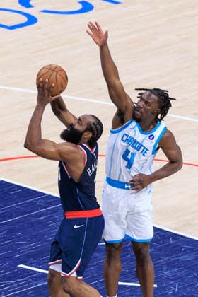 January 12, 2026, Inglewood, California, USA: Sion James 4 of the Charlotte Hornets is unable to block a layup by James Harden 1 of the Los Angeles Clippers in a 2025 NBA, Basketball Herren, USA regular season game on Monday January 12, 2026 at Intuit Dome Arena in Inglewood, California. Harden reached 28,598 career points, surpassing Shaquille OÃ¢â‚¬â ¢Neal to move into ninth place on the NBAÃ¢â‚¬â ¢s all-time scoring list. JAVIER ROJAS PI Inglewood USA - ZUMAp124 20260112_zaa_p124_074 Copyright: xJavierxRojasx