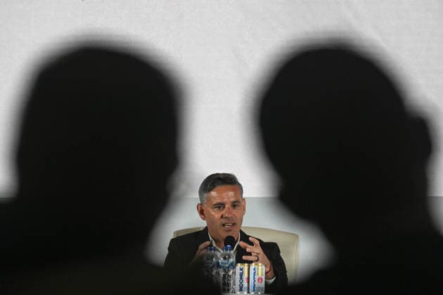 (260113) -- JAKARTA, Jan. 13, 2026 -- John Herdman (C) speaks to journalists during press conference, PK, Pressekonferenz in Jakarta, Indonesia, Jan. 13, 2025. The Indonesian Football Association (PSSI) officially announced and introduced John Herdman, the British coach as the new head coach of the Indonesian national football team to the public through a press conference. ) (SP)INDONESIA-JAKARTA-FOOTBALL-INDONESIAN national team, Nationalteam NEW COACH-PRESS CONFERENCE AgungxKuncahyaxB. 