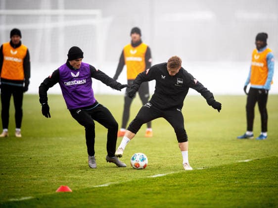 Soccer, Men, Season 2025 26, 2 Bundesliga, Hertha BSC, Training, f l Janne Berner Hertha BSC , Julian Eitschberger Hertha BSC , 13 01 2026, Copyright: xSebastianxRäppold MatthiasxKochx