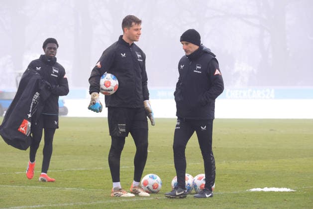 DEU, DFL, 2 FBL Hertha BSC, Training, 13 01 2026, Sportforum, Berlin, DEU, DFL, 2 FBL Hertha BSC, Training, im Bild Cheftrainer Stefan Leitl Hertha BSC Berlin , Tjark Ernst Hertha BSC Berlin 1 DFL regulations prohibit any use of Photographs as image sequences and or quasi video nordphotoxGmbHx xEngler nph00076