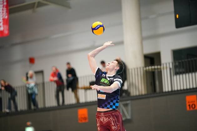 Laurenz Welsch 12 WWK Volleys Herrsching serving Laurenz Welsch 12 WWK Volleys Herrsching serving Copyright: xspeedshotx