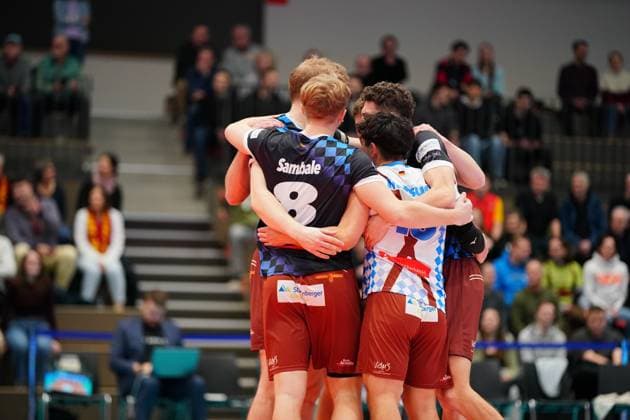 Game scene with Janik Sambale 8 WWK Volleys Herrsching , Niklas Uhl 13 WWK Volleys Herrsching , Gustavo Oscar Bryan Avila 9 WWK Volleys Herrsching and Lennart Heckel 10 BADEN VOLLEYS SSC Karlsruhe Game scene with Janik Sambale 8 WWK Volleys Herrsching and Niklas Uhl 13 WWK Volleys Herrsching Copyright: xspeedshotx