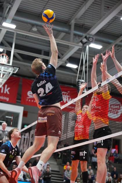 Game scene with Simon Gallas 24 WWK Volleys Herrsching , Jakov Matic 24 BADEN VOLLEYS SSC Karlsruhe and Corey Mayotte 25 BADEN VOLLEYS SSC Karlsruhe Game scene with Simon Gallas 24 WWK Volleys Herrsching , Jakov Matic 24 BADEN VOLLEYS SSC Karlsruhe and Corey Mayotte 25 BADEN VOLLEYS SSC Karlsruhe Copyright: xspeedshotx