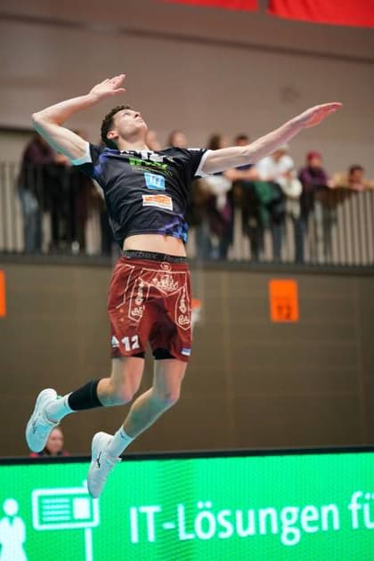 Game scene with Laurenz Welsch 12 WWK Volleys Herrsching Laurenz Welsch 12 WWK Volleys Herrsching in action Copyright: xspeedshotx