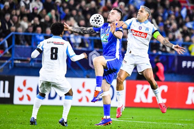 FOOTBALL : Bayeux FC vs Olympique de Marseille - Coupe de France - 16e de finale - 13 01 2026 Facundo Medina (OM) Romain Guillotte (Bayeux FC) CaenFrance  Copyright: xBaptistexAutissierx