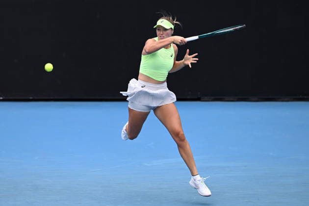 TENNIS AUSTRALIAN OPEN QUALIFYING, Olivia Gadecki of Australia in action against Sloane Stephens of the US during a qualifying session ahead of the Australian Open tennis tournament at Melbourne Park in Melbourne, Wednesday, January 14, 2026. ( NO ARCHIVING, EDITORIAL USE ONLY MELBOURNE VICTORIA AUSTRALIA  Copyright: xJOELxCARRETTx 20260114152323526399