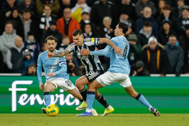 Newcastle United v Manchester City, EFL Cup, Semi Final First Leg Bruno Guimaraes of Newcastle United battles with Tijjani Reijnders of Manchester City during the Carabao Cup semi final leg 1 of 2 match between Newcastle United and Manchester City at St. James s Park, Newcastle, UK on 13 January 2026. Newcastle St. James s Park Tyne and Wear UK Editorial use only DataCo restrictions apply See www.football-dataco.com , Copyright: xCraigxCowanx PSI-23567-0165