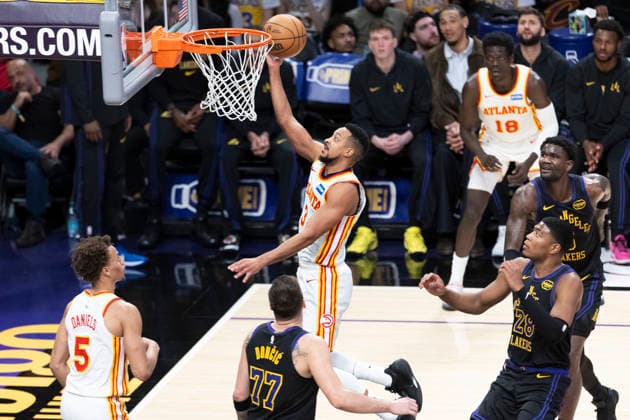 January 13, 2026, Los Angeles, California, USA: Atlanta Hawks CJ McCollum (3) goes to the basket against the Los Angeles Lakers during an NBA, Basketball Herren, USA basketball game at Crypto.com Arena on Tuesday, Jan. 13, 2026 in Los Angeles. Los Angeles USA - ZUMAc68_ 20260113_zaf_c68_059 Copyright: xRingoxChiux
