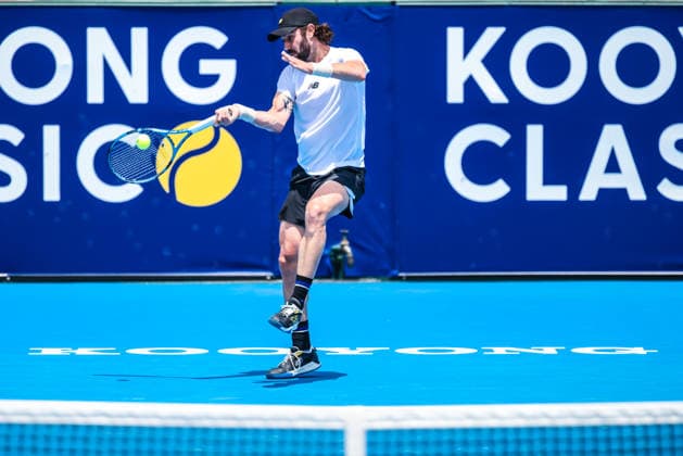 January 14, 2026, Melbourne, Victoria, Australia: Jordan Thompson of Australia plays Denis Shapovalov of Canada on Day 2 of the 2026 Kooyong Classic. Denis Shapovalov 1 - 2 Jordan Thompson Melbourne Australia - ZUMAs197 20260114_aaa_s197_008 Copyright: xChrisxPutnamx