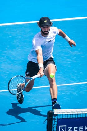 January 14, 2026, Melbourne, Victoria, Australia: Jordan Thompson of Australia plays against Denis Shapovalov of Canada on Day 2 of the 2026 Kooyong Classic. Denis Shapovalov 1 - 2 Jordan Thompson Melbourne Australia - ZUMAs197 20260114_aaa_s197_021 Copyright: xChrisxPutnamx
