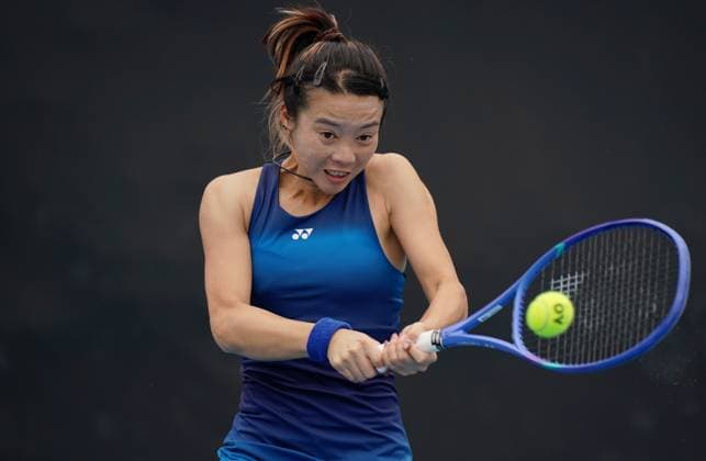 (260114) -- MELBOURNE, Jan. 14, 2026 -- Ma Yexin of China hits a return during the women s singles qualifying 2nd round match against Elvina Kalieva of the United States at Australian Open tennis tournament in Melbourne, Australia, Jan. 14, 2026. (Photo by Xinhua) (SP)AUSTRALIA-MELBOURNE-TENNIS-AUSTRALIAN OPEN-WOMEN S SINGLES-QUALIFYING WangxShen 