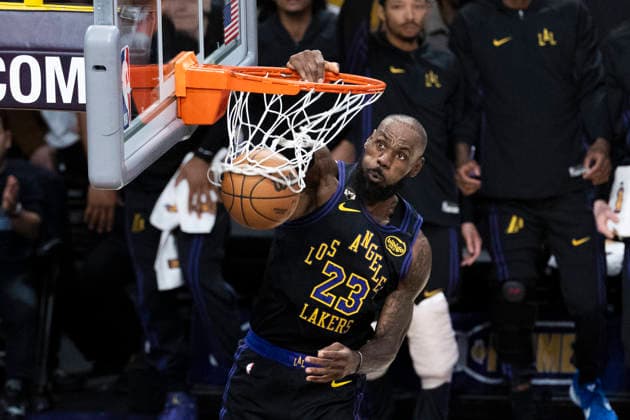 January 13, 2026, Los Angeles, California, United States: Los Angeles Lakersâ„¢ LeBron James (23) dunks against the Atlanta Hawks during an NBA, Basketball Herren, USA basketball game at Crypto.com Arena on Tuesday, Jan. 13, 2026 in Los Angeles. Los Angeles United States - ZUMAs197 20260113_aaa_s197_462 Copyright: xRingoxChiux