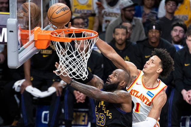 January 13, 2026, Los Angeles, California, United States: Los Angeles Lakersâ„¢ LeBron James (23) goes past Atlanta Hawks Jalen Johnson (1) to the basket during an NBA, Basketball Herren, USA basketball game at Crypto.com Arena on Tuesday, Jan. 13, 2026 in Los Angeles. Los Angeles United States - ZUMAs197 20260113_aaa_s197_466 Copyright: xRingoxChiux