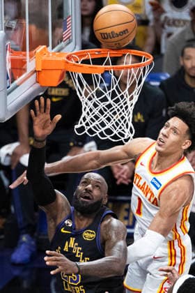January 13, 2026, Los Angeles, California, United States: Los Angeles Lakersâ„¢ LeBron James (23) goes past Atlanta Hawks Jalen Johnson (1) to the basket during an NBA, Basketball Herren, USA basketball game at Crypto.com Arena on Tuesday, Jan. 13, 2026 in Los Angeles. Los Angeles United States - ZUMAs197 20260113_aaa_s197_490 Copyright: xRingoxChiux
