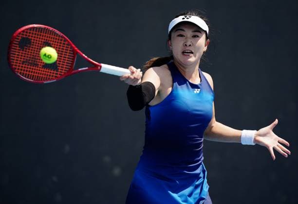 (260114) -- MELBOURNE, Jan. 14, 2026 -- Zhu Lin of China hits a return during the women s singles qualifying 2nd round match against Victoria Jimenez Kasintseva of Andorra at Australian Open tennis tournament in Melbourne, Australia, Jan. 14, 2026. (Photo by Xinhua) (SP)AUSTRALIA-MELBOURNE-TENNIS-AUSTRALIAN OPEN-WOMEN S SINGLES-QUALIFYING WangxShen 