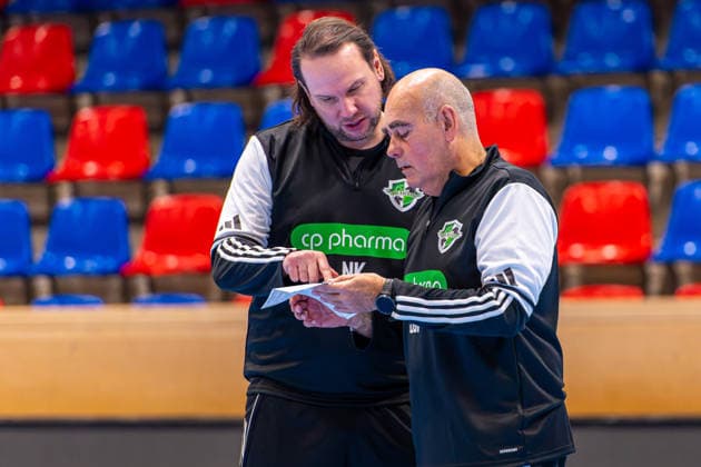 Nikolas Katsigiannis TSV Hannover Burgdorf, Goalkeeper coach Juan Carlos Pastor TSV Hannover Burgdorf, Coach f l , Training start TSV Hannover Burgdorf 13 01 2026, Hannover, GER , Copyright: xJanxGuentherx xTSVxHannover-Burgdorfx