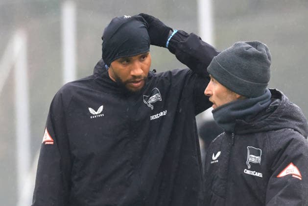 DEU, DFL, 2 FBL Hertha BSC, Training, 14 01 2026, Sportforum, Berlin, DEU, DFL, 2 FBL Hertha BSC, Training, im Bild John Anthony Brooks Hertha BSC Berlin 25 , Fitnesstrainer Hendrik Vieth Hertha BSC DFL regulations prohibit any use of Photographs as image sequences and or quasi video nordphotoxGmbHx xEngler nph00076
