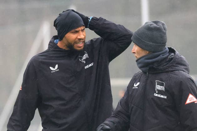 DEU, DFL, 2 FBL Hertha BSC, Training, 14 01 2026, Sportforum, Berlin, DEU, DFL, 2 FBL Hertha BSC, Training, im Bild John Anthony Brooks Hertha BSC Berlin 25 , Fitnesstrainer Hendrik Vieth Hertha BSC DFL regulations prohibit any use of Photographs as image sequences and or quasi video nordphotoxGmbHx xEngler nph00076