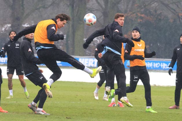 DEU, DFL, 2 FBL Hertha BSC, Training, 14 01 2026, Sportforum, Berlin, DEU, DFL, 2 FBL Hertha BSC, Training, im Bild Linus Gechter Hertha BSC Berlin 44 , Sebastian Groenning Hertha BSC Berlin 17 , Marten Winkler Hertha BSC Berlin 22 DFL regulations prohibit any use of Photographs as image sequences and or quasi video nordphotoxGmbHx xEngler nph00076