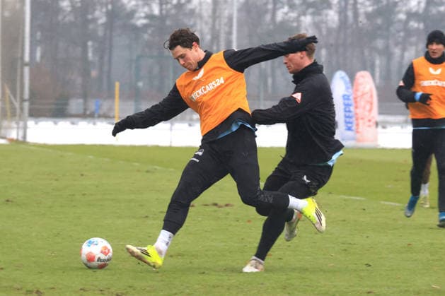 DEU, DFL, 2 FBL Hertha BSC, Training, 14 01 2026, Sportforum, Berlin, DEU, DFL, 2 FBL Hertha BSC, Training, im Bild Linus Gechter Hertha BSC Berlin 44 , Sebastian Groenning Hertha BSC Berlin 17 DFL regulations prohibit any use of Photographs as image sequences and or quasi video nordphotoxGmbHx xEngler nph00076