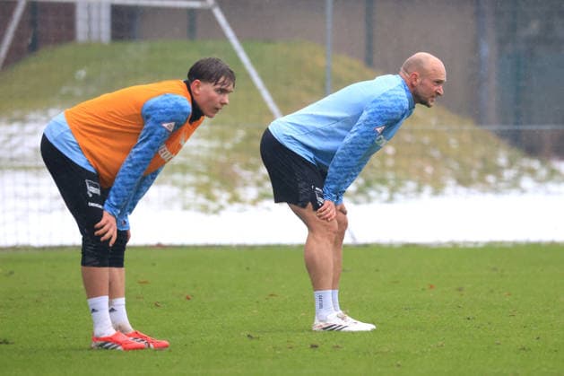 DEU, DFL, 2 FBL Hertha BSC, Training, 14 01 2026, Sportforum, Berlin, DEU, DFL, 2 FBL Hertha BSC, Training, im Bild Kennet Eichhorn Hertha BSC Berlin 23 , Toni Leistner Hertha BSC Berlin 37 DFL regulations prohibit any use of Photographs as image sequences and or quasi video nordphotoxGmbHx xEngler nph00076